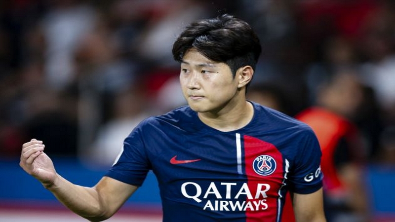 Lee Kangin của PSG cũng rất quyến rũ. Top 7 cầu thủ Hàn Quốc đẹp trai nhất: các mỹ nam Châu Á